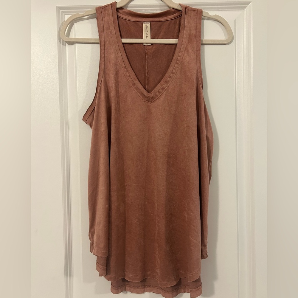 Altar'd State Dusty Rose V-Neck Sleeveless Tank